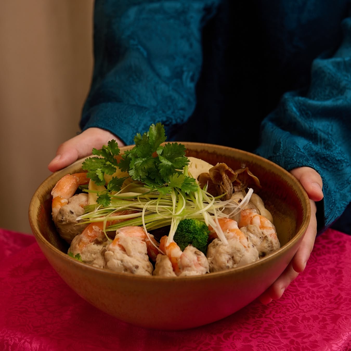 Tôm, đậu hũ và rau thơm